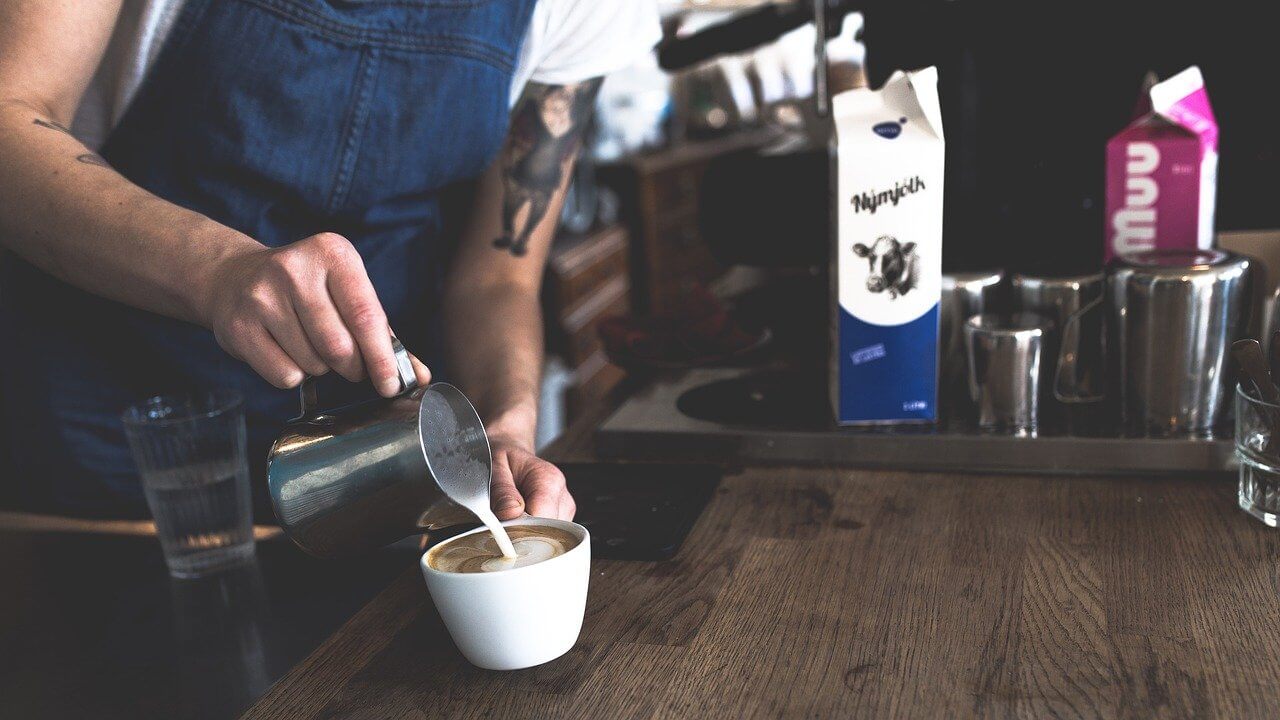 Faire de la mousse de lait comme un barista